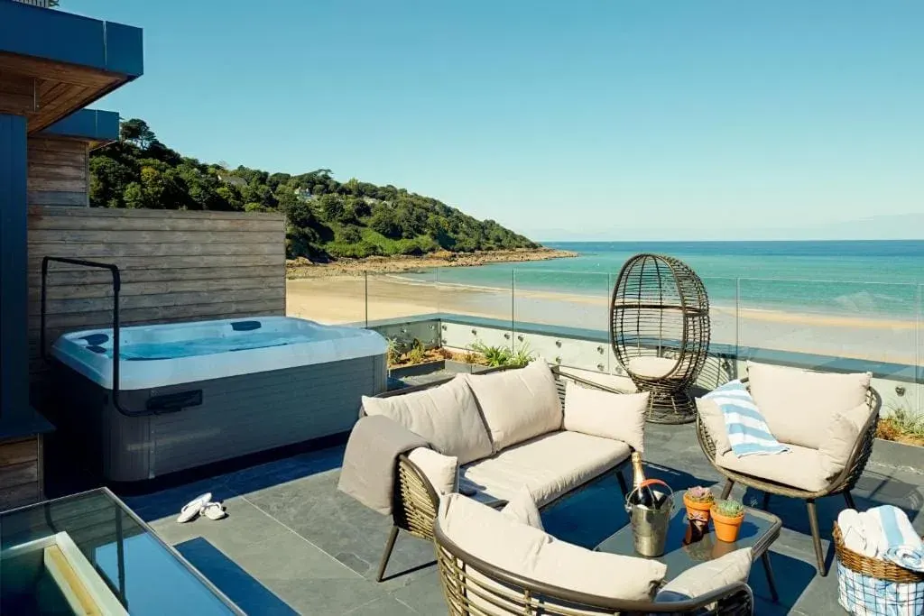 Outdoor spa/lounge area, Carbis Bay and Spa Hotel, Cornwall