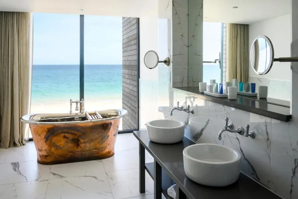 Beach view bathroom, Carbis Bay and Spa Hotel, Cornwall