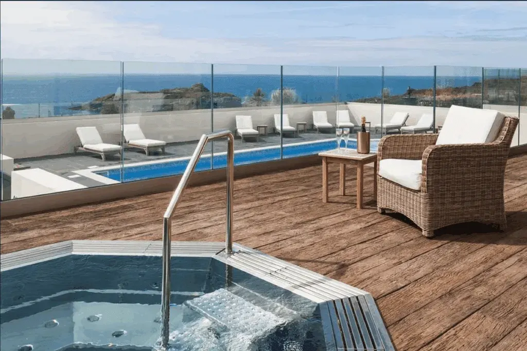 Outdoor hot-tub with a sea view at the Mullion Cove Hotel & Spa, Cornwall